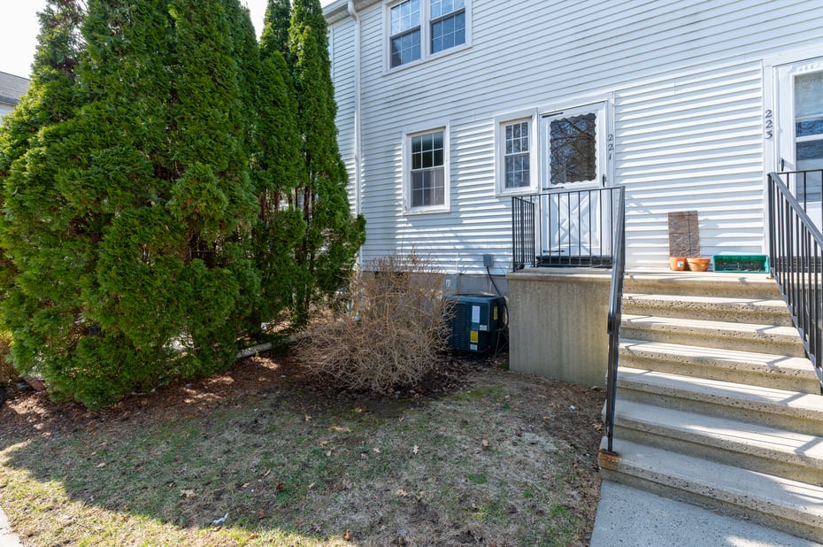 221 Sylvan Knoll Road Photo 3