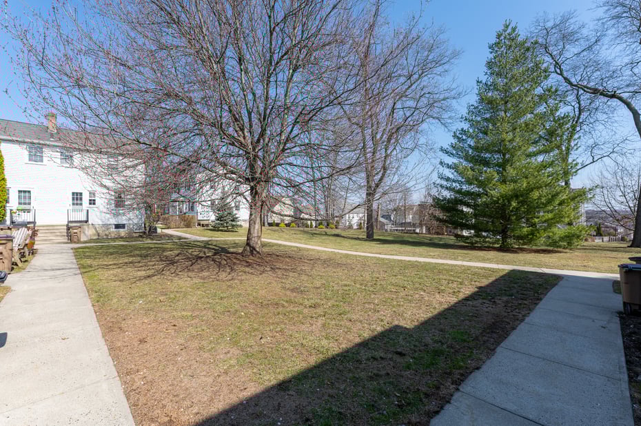 221 Sylvan Knoll Road Photo 4