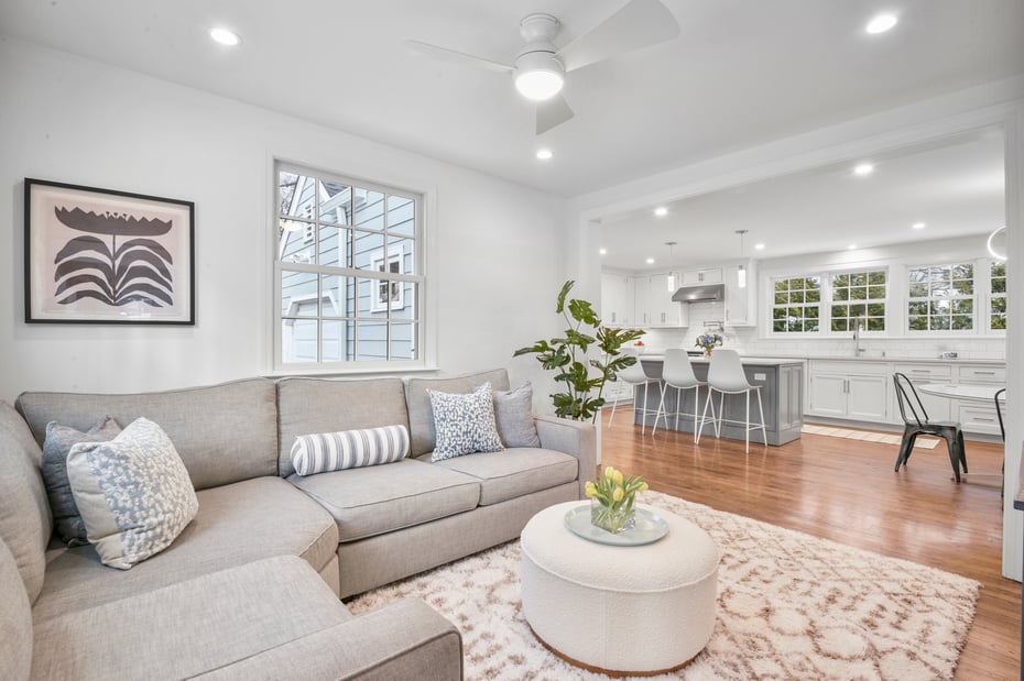 1054 Clay Avenue Photo 3