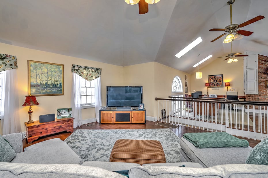 152 West River Street Photo 22