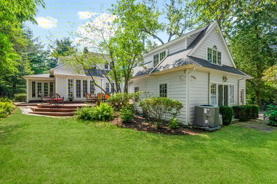 584 Forest Avenue Photo 4