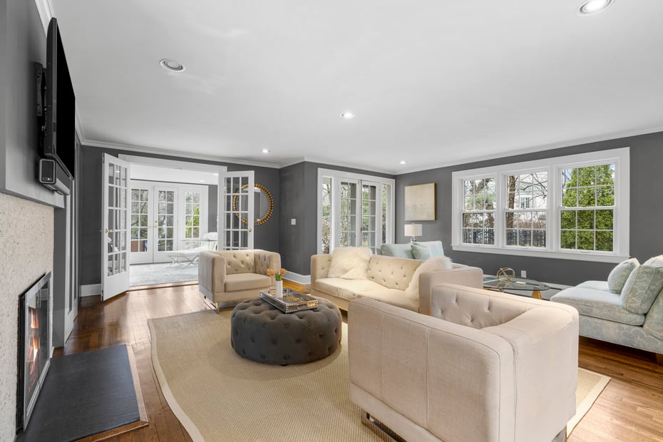 584 Forest Avenue Photo 7