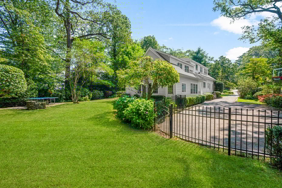 584 Forest Avenue Photo 31