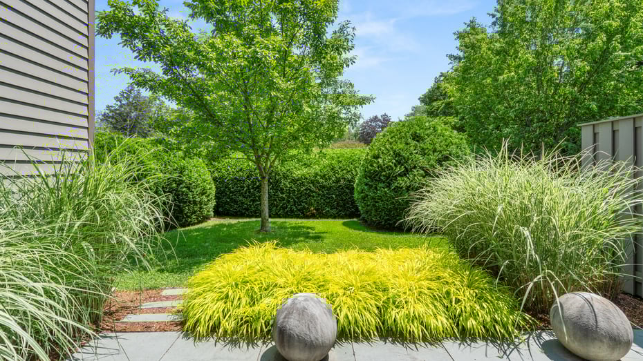 424 N Hemlock Ln Photo 2