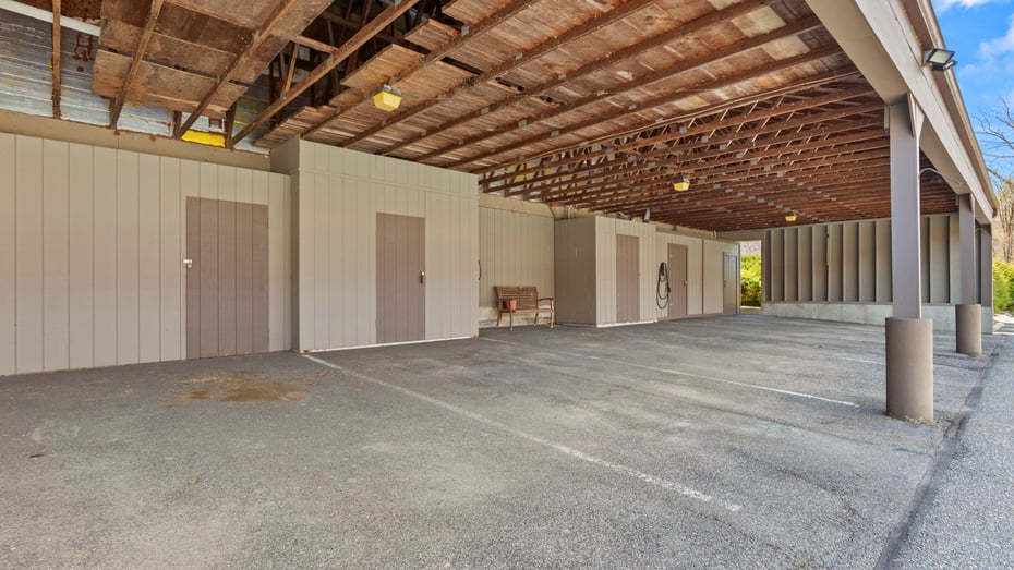 424 N Hemlock Ln Photo 37