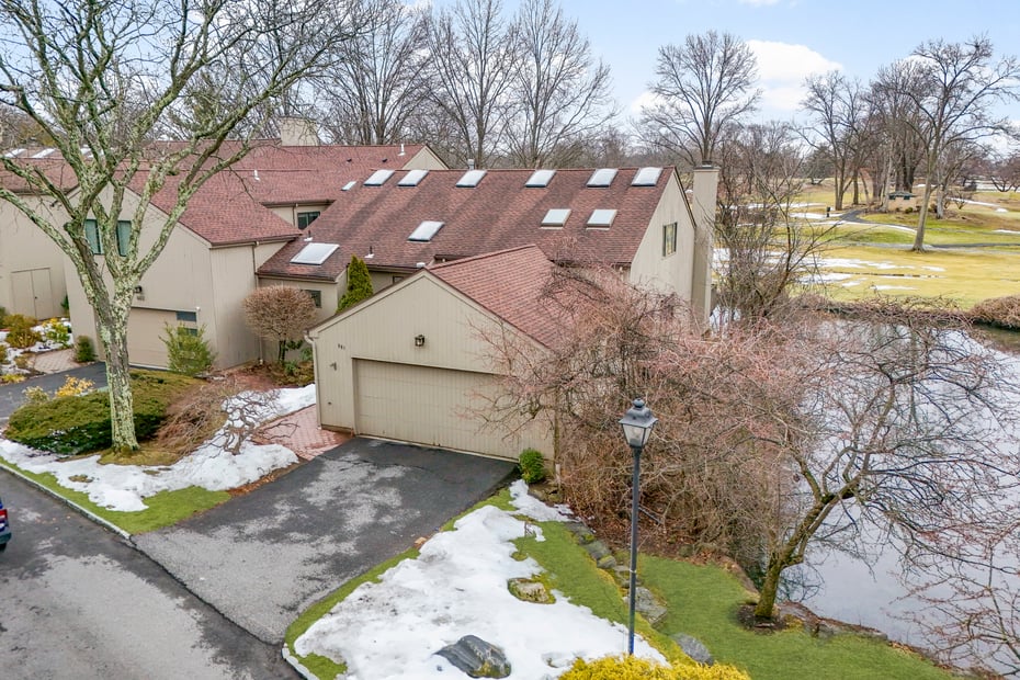 601 Fairway Green Photo 4