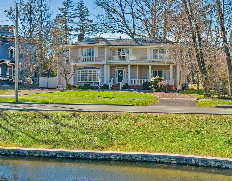 152 West River Street Photo 2