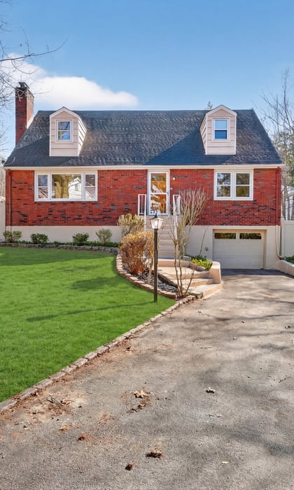 82 Taxter Road Photo 1