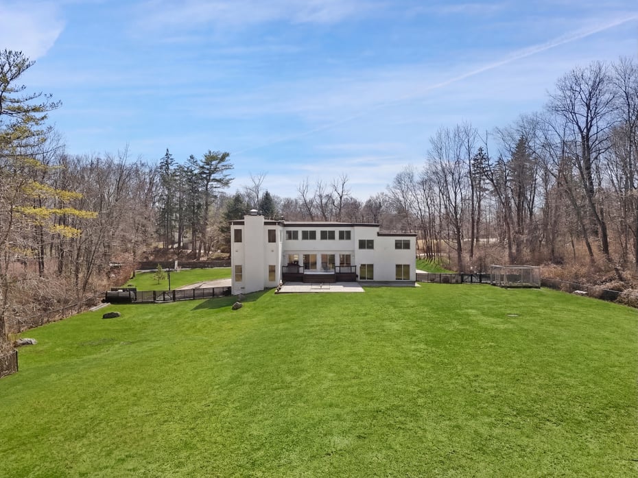 15 Haights Cross Road Photo 3