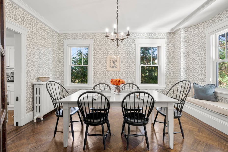 75 Young Avenue Photo 9