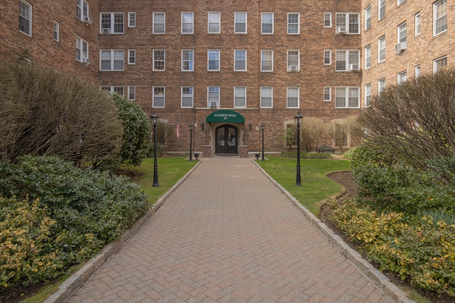 25 Parkview Avenue  #2K Photo 4