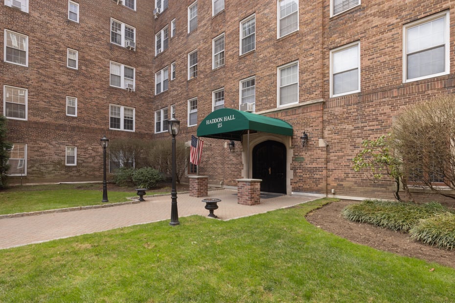 25 Parkview Avenue  #2K Photo 3