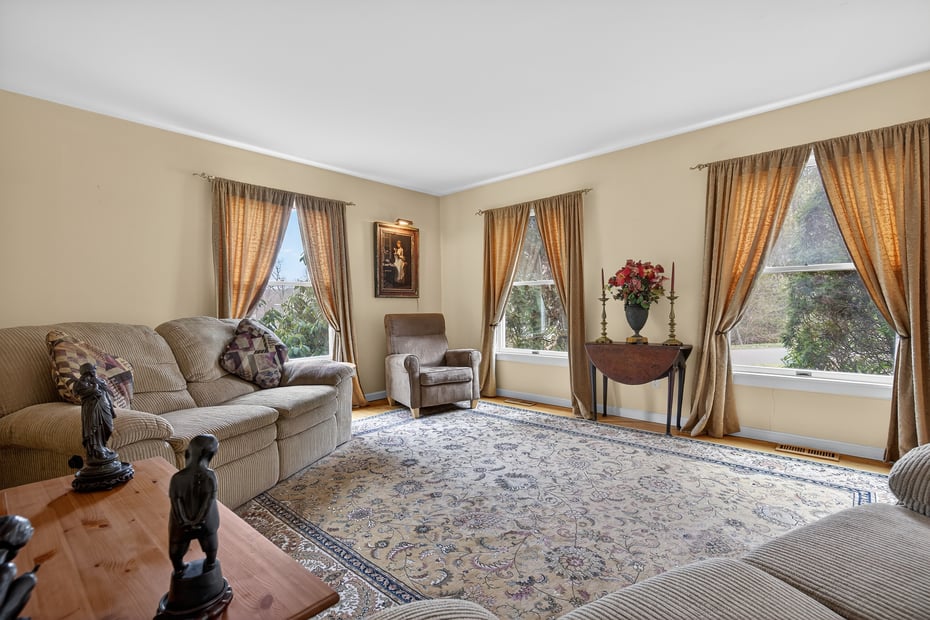 15 Farm Brook Court Photo 3