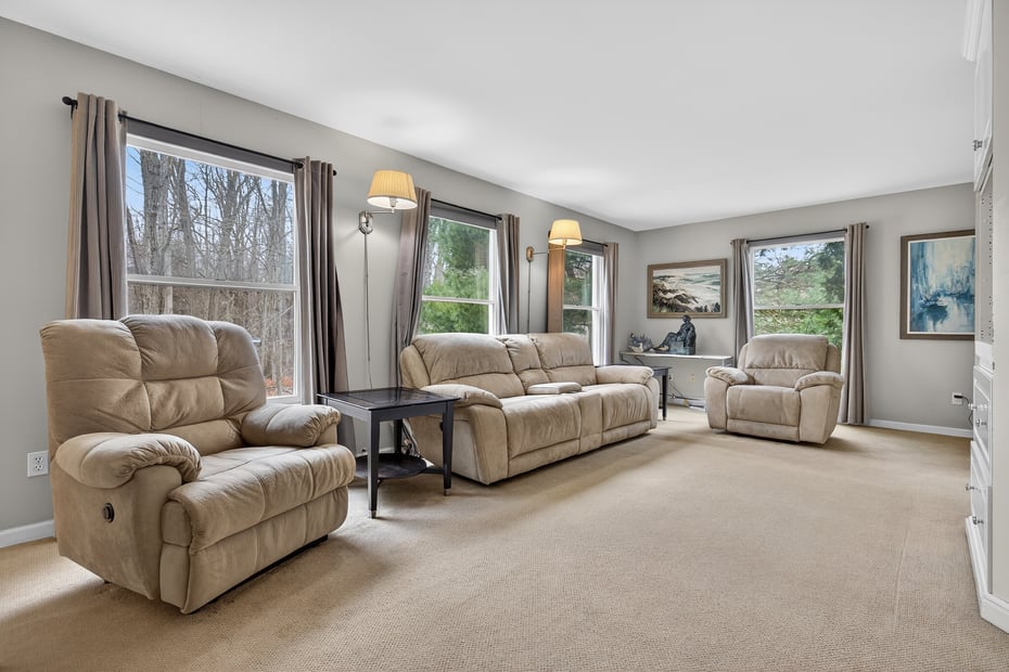 15 Farm Brook Court Photo 4