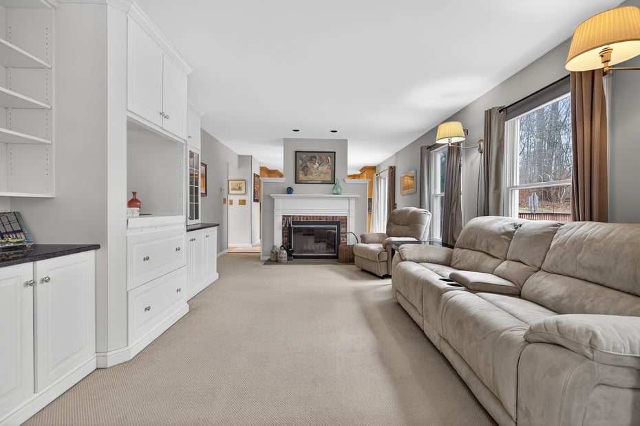 15 Farm Brook Court Photo 5