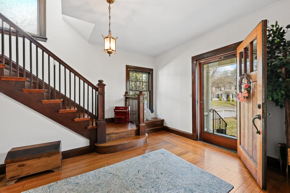 1720 Whitney Avenue Photo 5