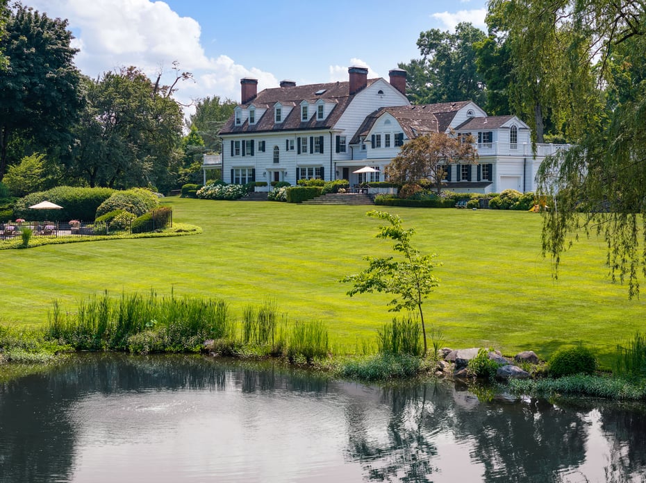 1619 Purchase Street Photo 2