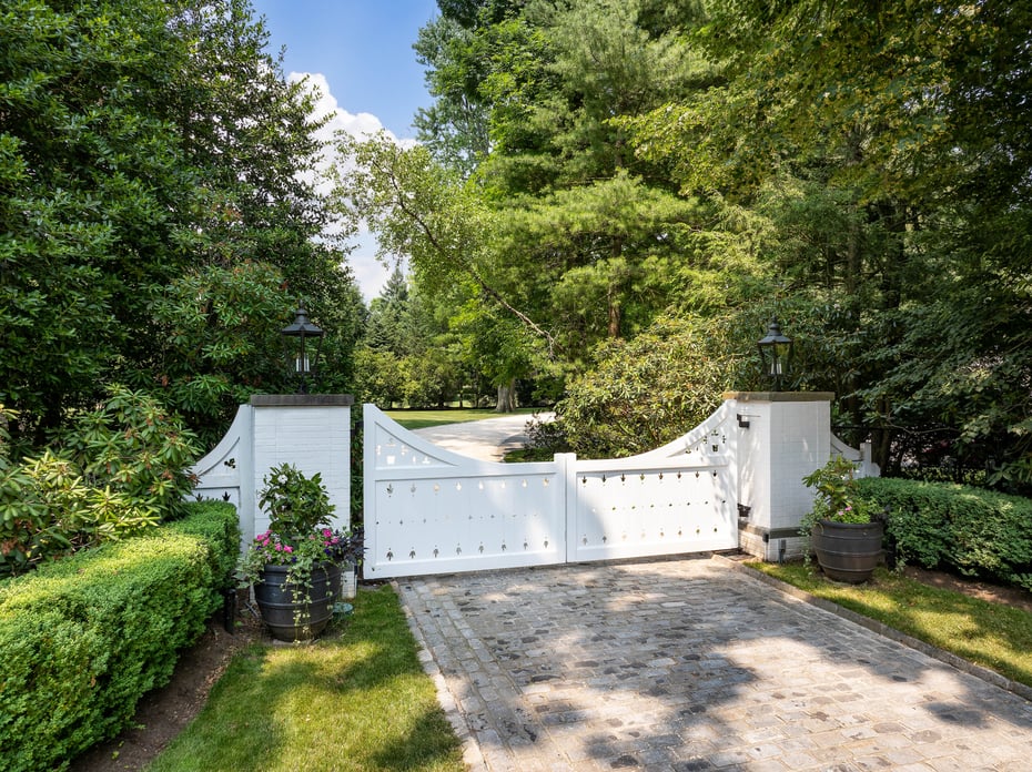 1619 Purchase Street Photo 3