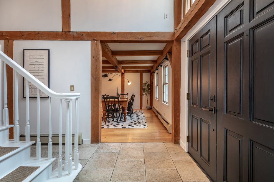 24 Hickory Lane Photo 3