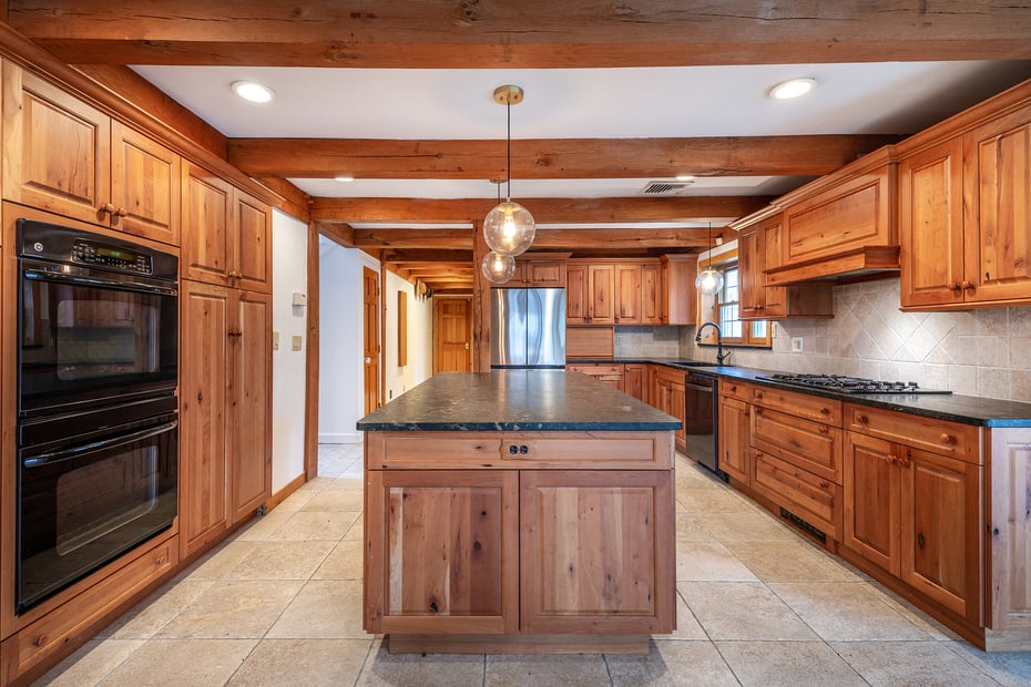 24 Hickory Lane Photo 5