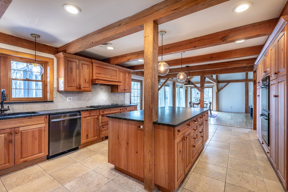 24 Hickory Lane Photo 8