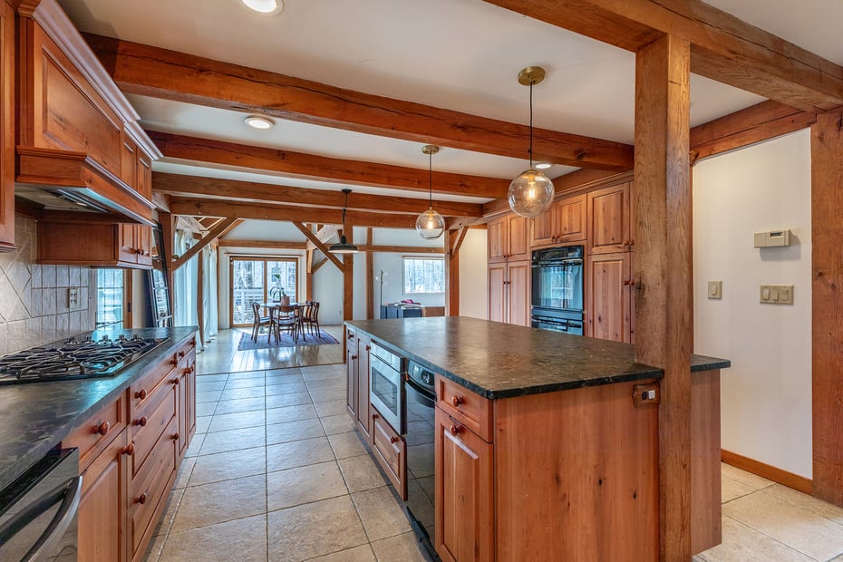 24 Hickory Lane Photo 9