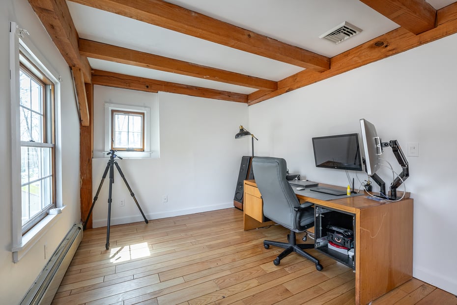 24 Hickory Lane Photo 23