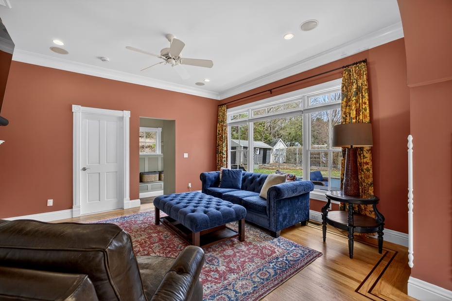 247 Broadway Photo 19