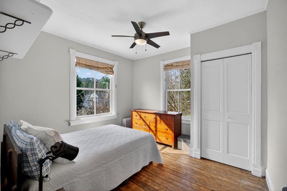 247 Broadway Photo 24