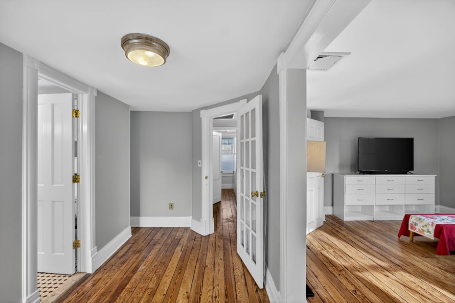 247 Broadway Photo 33