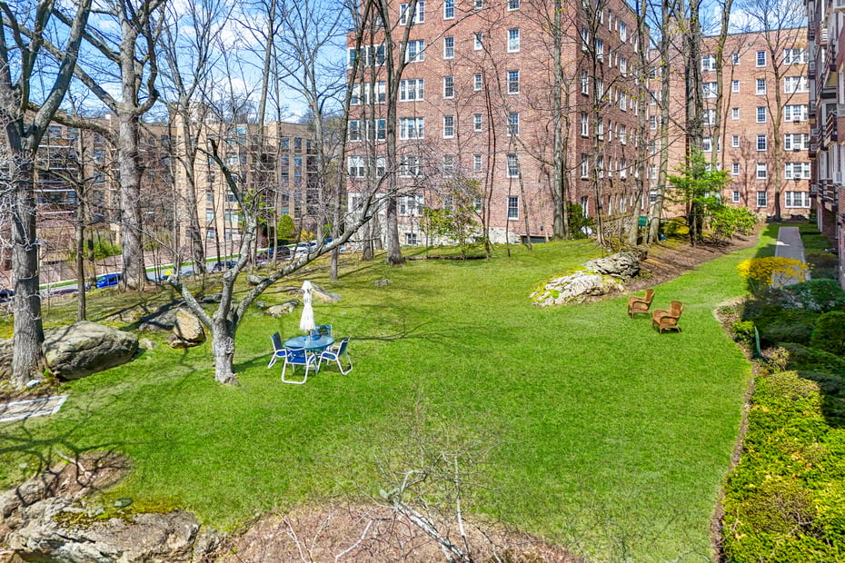 3 Washington Square  #4D Photo 2