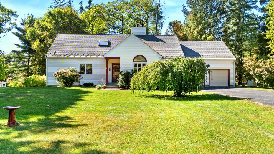 1 Cornwall Dr Photo 2