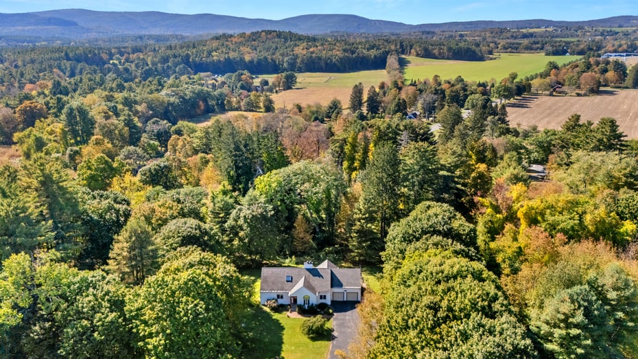 1 Cornwall Dr Photo 1