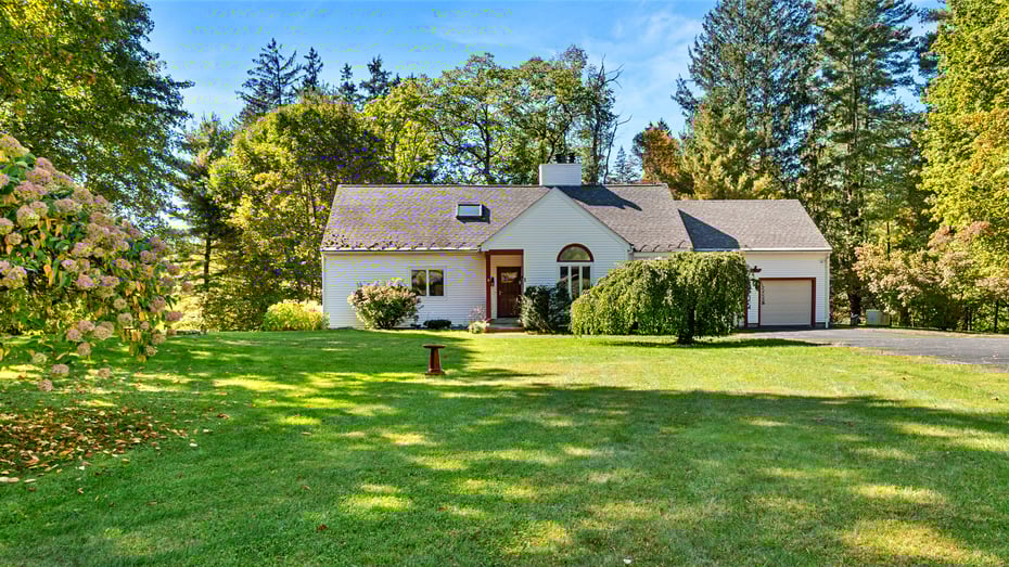 1 Cornwall Dr Photo 4