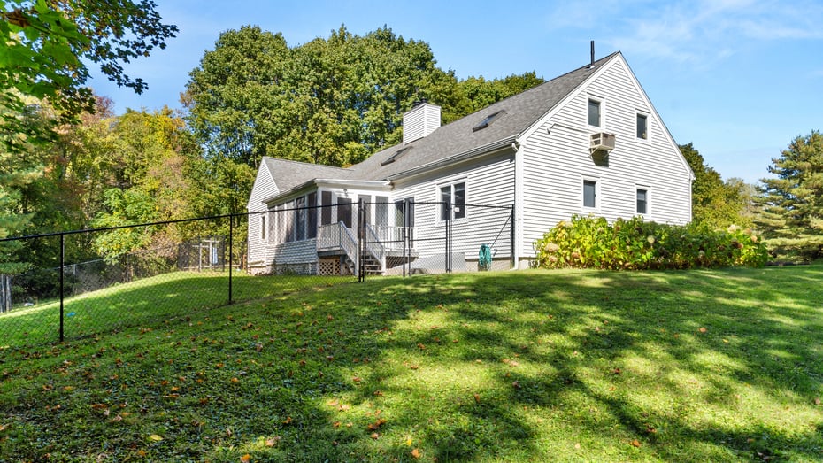 1 Cornwall Dr Photo 7