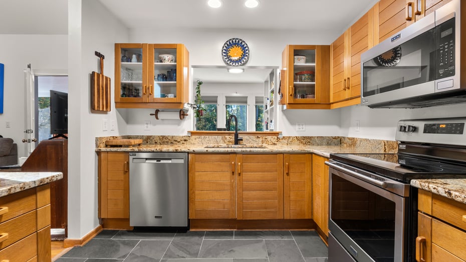 1 Cornwall Dr Photo 16