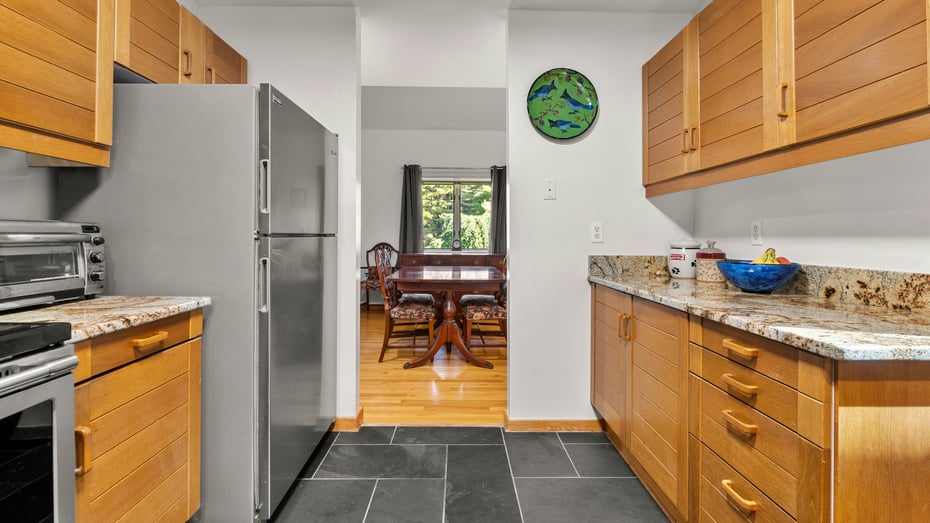 1 Cornwall Dr Photo 17