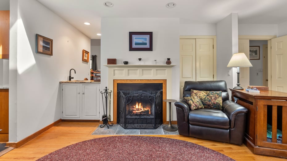 1 Cornwall Dr Photo 18