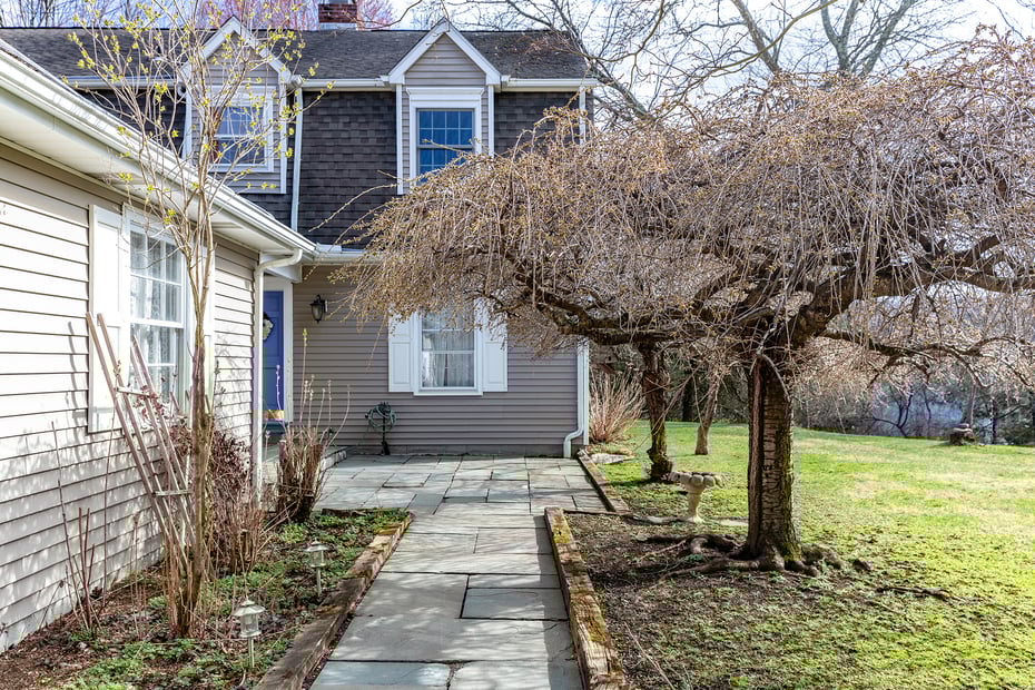 12 Quaker Ridge Road Photo 2