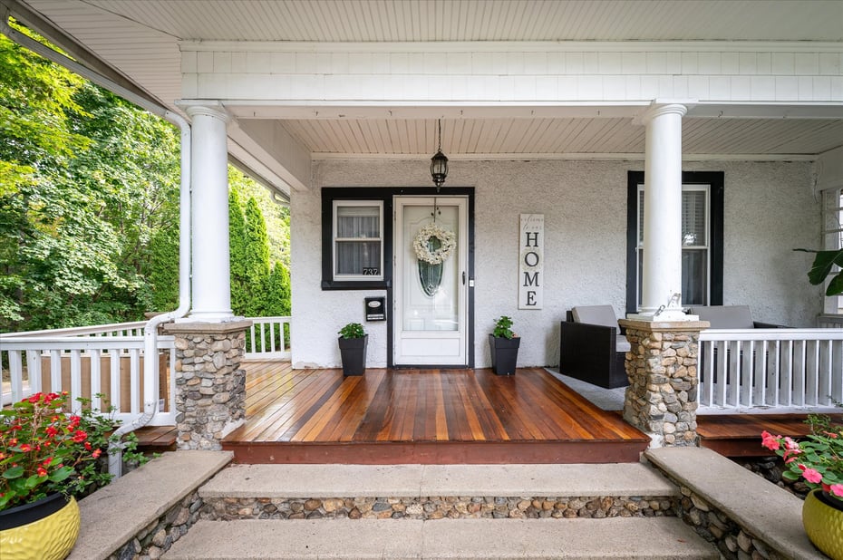 737 Bradley Street Photo 3