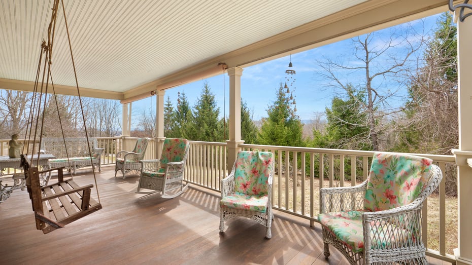 260 Maple Ave Photo 6