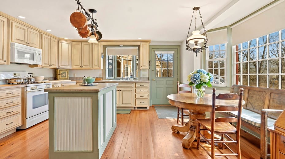 260 Maple Ave Photo 8