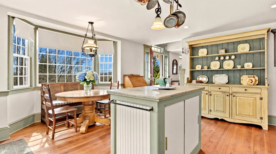 260 Maple Ave Photo 9