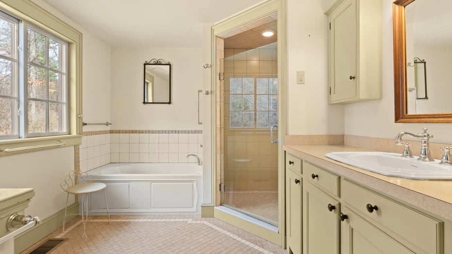 260 Maple Ave Photo 15