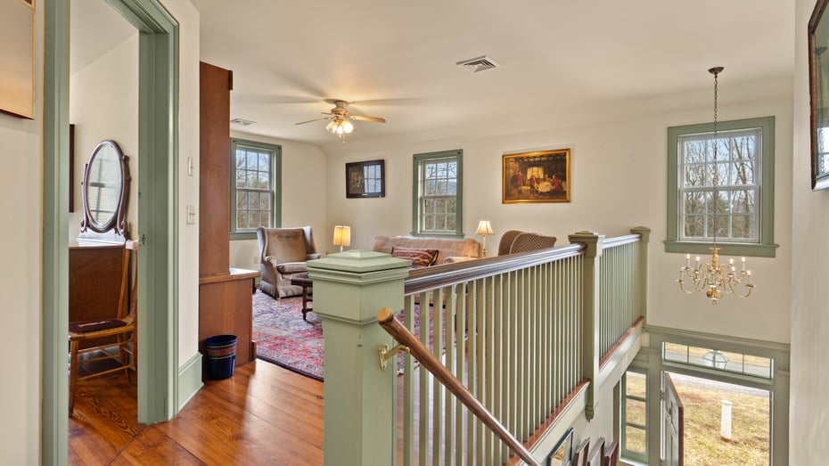 260 Maple Ave Photo 18