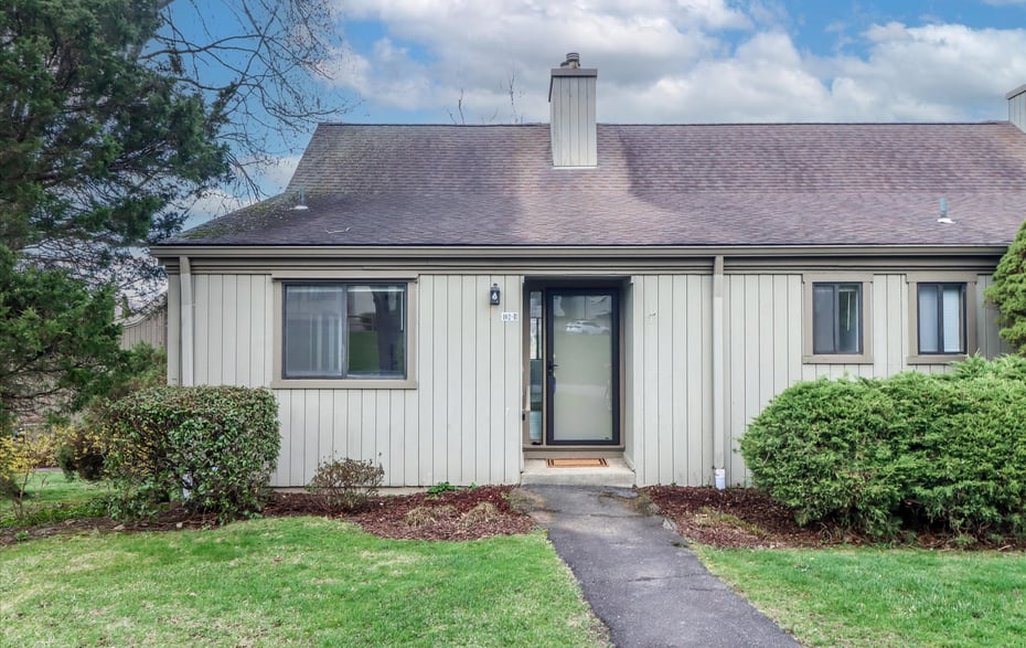 402 Montauk Lane  #B Photo 2