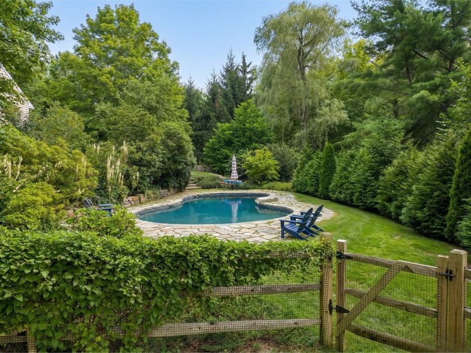 9 Hut Hill Road Photo 2