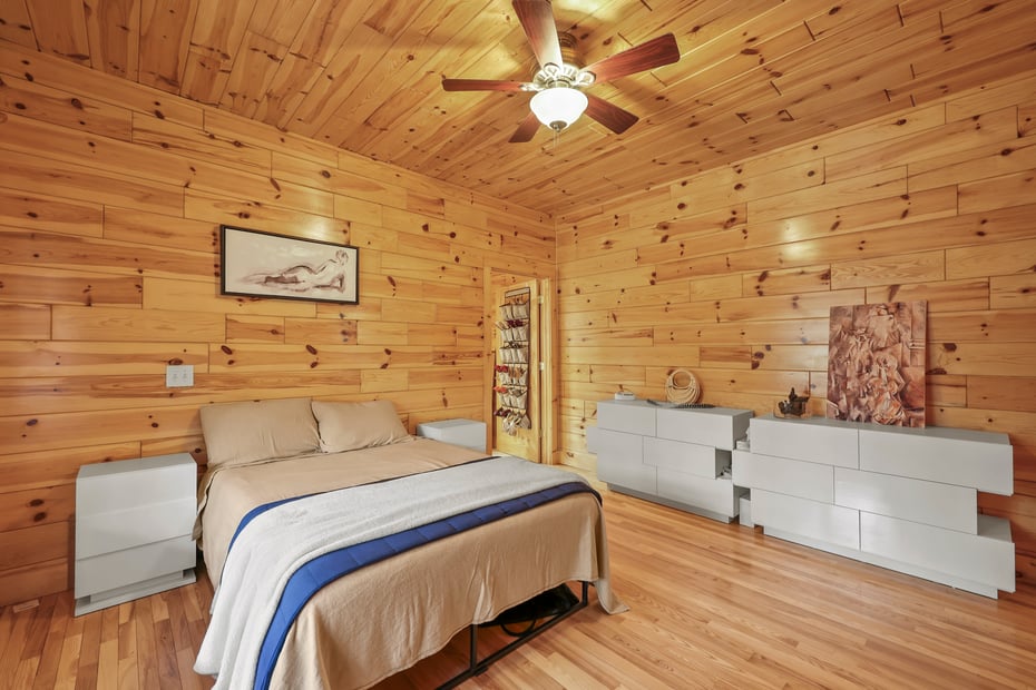 633 E Otis Rd Photo 24