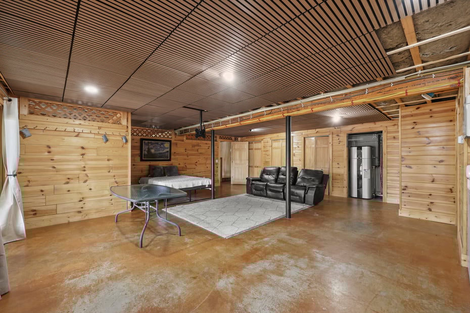 633 E Otis Rd Photo 40