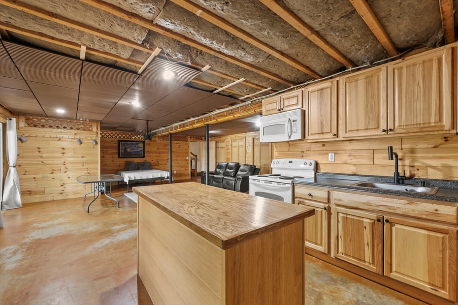 633 E Otis Rd Photo 46